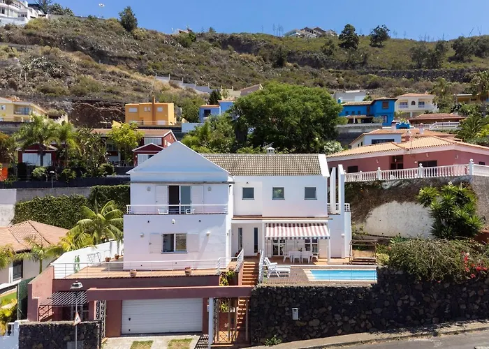 Home2book Exclusive With Pool, El Villa