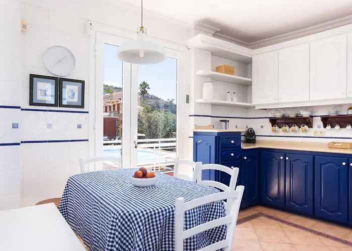 Home2book Exclusive With Pool, El ساوزال